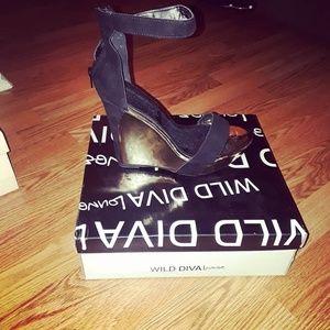 Black and gold wedges